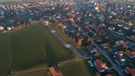 Mittlerweile mit Straße: Das erste Grundstück im Denklinger Baugebiet "Hinterberg" ist vergeben worden.