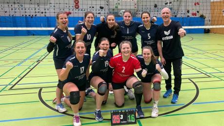 Volleyball
Die Volleyball-Frauen des FC Langweid feiern ihren Auswärtssieg in Bad Tölz.
