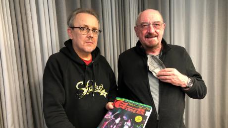 AK-Mitarbeiter Michael Fuchs-Gamböck (links) trifft Ian Anderson von Jethro Tull.