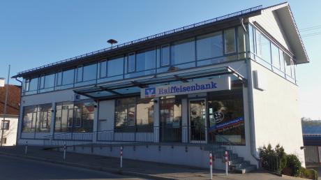 Die Raiffeisenbank Bissingen wird vorerst nicht mit der VR-Bank im Ries fusionieren. Das entschieden die Mitglieder am Montag.