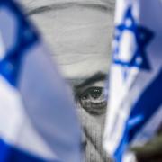 Das israelische Parlament hat den Weg für eine umstrittene Überarbeitung des Justizsystems von Ministerpräsident Benjamin Netanjahu frei gemacht.