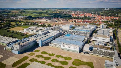 Das Werk von Airbus Helicopters in Donauwörth von oben. Das Unternehmen sucht für den Standort 500 neue Mitarbeiterinnen und Mitarbeiter.