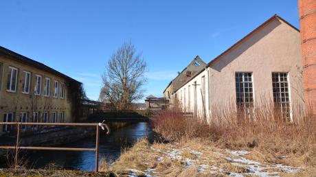 Auf dem Sohn-Gelände rechts neben der Mühlbachbrücke steht noch das alte Turbinenhaus, das im Fall einer Wiederinbetriebnahme der Wasserkraftanlage ebenfalls saniert werden muss. 