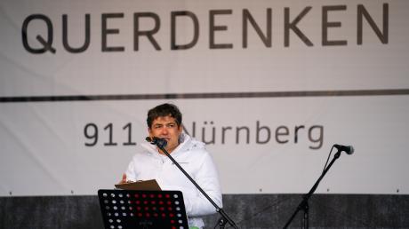 Noch immer in Haft: Der Initiator der „Querdenker“-Bewegung, Michael Ballweg, im Mai 2021 bei einem Auftritt in Nürnberg. 