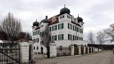 In wenigen Wochen ist Schluss mit dem Altenheim auf Schloss Elmischwang. Doch was passiert danach mit dem Anwesen?