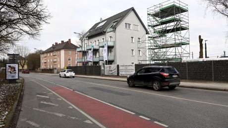 In der Rosenaustraße sollen diese beiden Häuser nahe der Gögginger Brücke bald abgerissen und durch einen Neubau mit 40 Wohnungen ersetzt werden. 