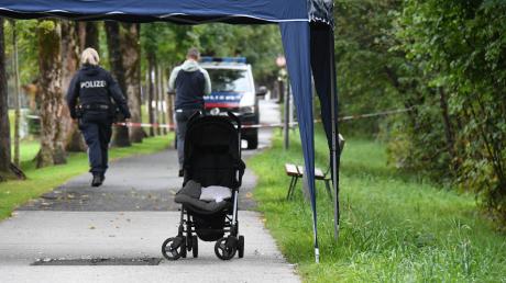 In Lauingen wurde ein Kinderwagen im Wert von 1300 Euro gestohlen.
