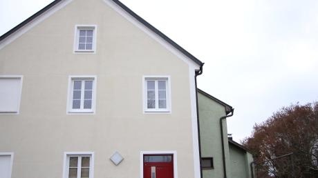 Steindorf kommt mit einem Kindergarten und wenigen Räumen im Gemeindehaus aus. 