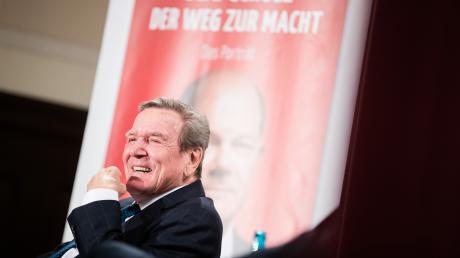 Der ehemalige Bundeskanzler Gerhard Schröder darf SPD-Mitglied bleiben.