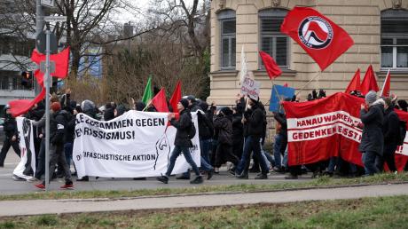 Zwei Aktivisten der Antifa aus Augsburg standen nun wegen diverser Vorwürfe vor dem Amtsgericht.