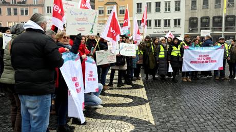 Am Dienstag fand eine große Protestaktion von Verdi am Rathausplatz statt.                             