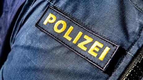 Autoreifen und Heckscheiben illegal am Oberrieder Weiher entsorgt: Dies schreibt die Polizei in ihrem Bericht. 