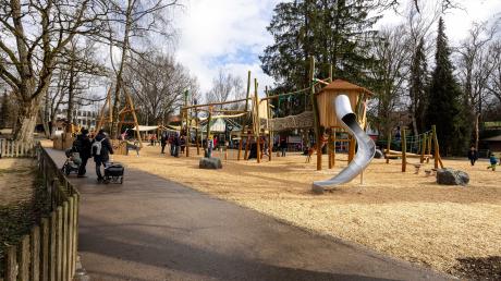 Der neue Spielplatz im Zoo Augsburg ist fertig und eröffnet.