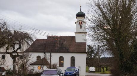 Bürgermeister, Kirchenverwaltung, Architekt und Kirchenmaler haben die bevorstehenden Sanierungsarbeiten in St. Antonius im Pfaffenhofer Ortsteil Raunertshofen erläutert. 