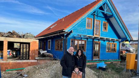 Noch in diesem Jahr wollen Hans Stangl und seine  Frau Senay mit Sohn Yannis in das selbst gebaute Haus in Langenaltheim einziehen. 