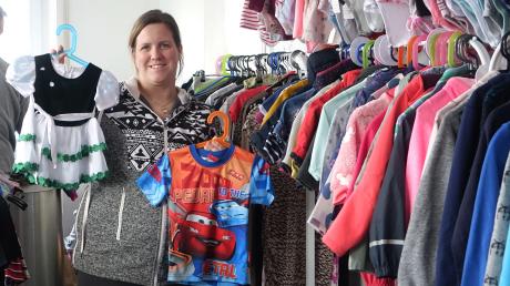 Susann Kolleth hat einen Secondhand-Shop für Kinderkleidung aufgemacht. Sie ist Mama von fünf Kinder und managt Geschäft und Familie, das funktioniert, weil Ehemann René hilft.