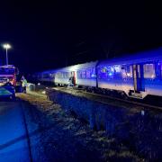 Die Frau, die bei dem Unfall verletzt wurde, befindet sich noch immer im Krankenhaus. Der Zug stoppte in Nördlingen.