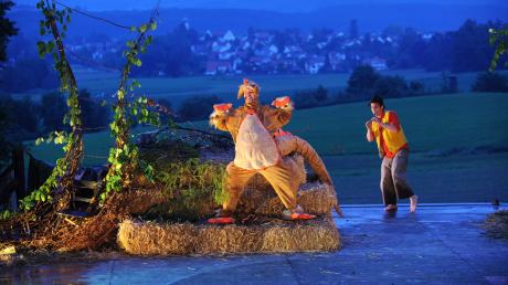 Der Drache Borzun (Giorgio Buraggi) kehrt beim Sommer-Open-Air des Theaterhauses Eukitea auf die Waldbühne Anhausen zurück.