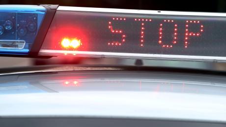 Ein Lkw-Fahrer hat sich bei einer Polizeikontrolle bei Jedesheim unkooperativ gegenüber den Beamten gezeigt.   