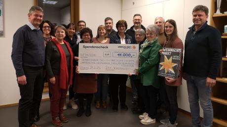 Im Unterhausener Innovationszentrum trafen sich die Empfänger der Spenden des Vereins "Weihnachtsmarkt Unterhausen", wo die Rekordsumme von 11.000 Euro verteilt wurde.