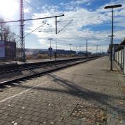 Pendlerinnen und Pendler aus Neuburg müssen am kommenden Montag mit Behinderungen im Bahnverkehr rechnen.