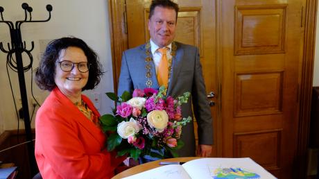 "Wenn es jemanden gibt, der Ehrenamt liebt, dann bist du das", sagte Vöhringens Bürgermeister Michael Neher bei der Ehrung von Angelika Böck.