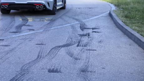 Beim Driften hat ein Audi-Fahrer einen Unfall gebaut.