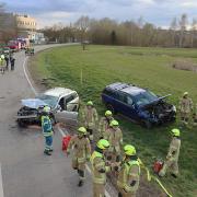 Ein Unfall mit zwei Schwerverletzten hat sich am Montagabend in Ichenhausen ereignet. Eine Autofahrerin hatte beim Abbiegen ein anderes Fahrzeug übersehen.