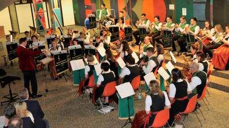 Auch beim ersten Konzert mit dem neuen Dirigenten überzeugte der Musikverein Kühbach sein Publikum.