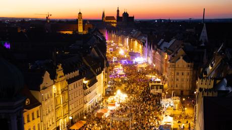 Mit großen Veranstaltungen wie den Augsburger Sommernächten lassen sich viele Besucher in die Innenstadt ziehen.