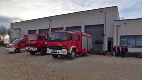 Der Rohbau des neuen Feuerwehrhauses in Karlshuld steht, deshalb wurde am Freitagnachmittag in der Fahrzeughalle das Rohbaufest gefeiert.
