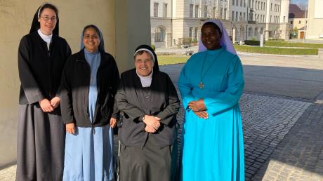 Schwester Dominika, Schwester Metilda aus Indien, Schwester Lucia und Schwester Mary Justine aus Uganda. Drei Ordensgemeinschaften leben mittlerweile in Ursberg.