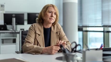 Corinna Harfouch gibt in "Nichts als die Wahrheit" ihr Debüt als Kommissarin Susanne Bonard: die Tatort-Kritik. 