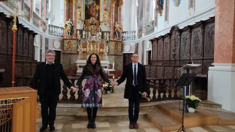 Organist Peter Bader (von links), Sopranistin Maria Rosendorfsky und Trompeter Thomas Seitz begeisterten ihr Publikum in der Frauenkirche mit einem festlichen Osterkonzert.
