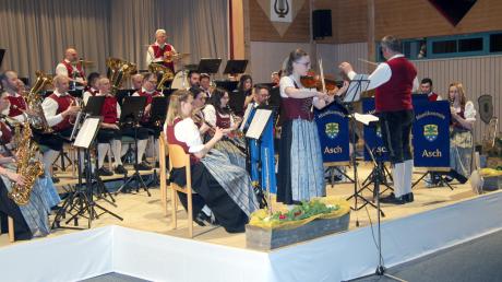 Rund 300 Menschen kamen zum Frühjahrskonzert der Musikkapelle in Asch.