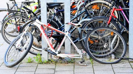 Ein Jugendlicher, dem sein Fahrrad am Bahnhof gestohlen wurde, hat Rad und Dieb kurze Zeit später wiedergefunden.
