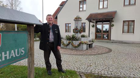 Lorenz Braun ist seit 15 Jahren der Gemeindechef von Adelzhausen. In drei Jahren will er nicht mehr kandidieren. Dann räumt er seinen Stuhl im Bürgerhaus.