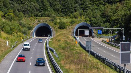 Der Kohlbergtunnel an der A96 wird ab Dienstag für Reinigungsarbeiten teilweise gesperrt. 