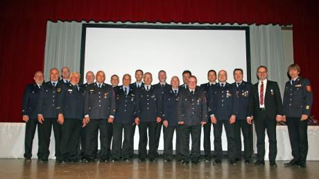 Zahlreiche Feuerwehrleute aus dem Landkreis Neu-Ulm sind bei der Versammlung der Kommandanten ausgezeichnet worden.