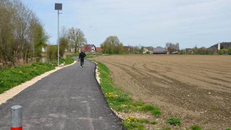 Die Strecke am Mühlbach wurde zum sicheren Fuß- und
Radweg ausgebaut und stellt für Schulkinder eine Alternative zur viel befahrenen Straße an der Bahn dar. 