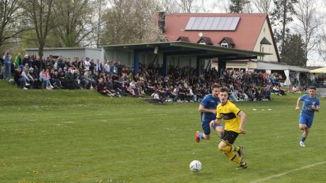 Gut besucht war das Kreisliga-Derby zwischen Langerringen und Lagerlechfeld. 