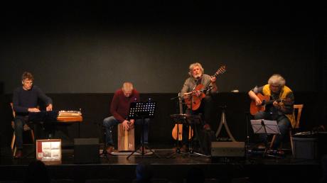 Ein Konzert mit besonderer Note boten Andreas Schillinger, Franz Schuhegger, Edi Rolandelli und Stefan Starzer (von links) im B+ Zentrum Blossenau.
