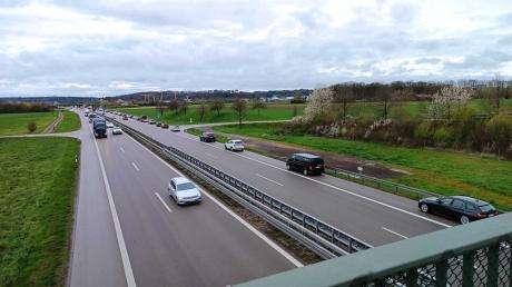 Die A96 zwischen Stetten und Erkheim ist Anfang August für mehrere Nächte gesperrt. Das Bild zeigt einen Abschnitt der Autobahn bei Mindelheim.