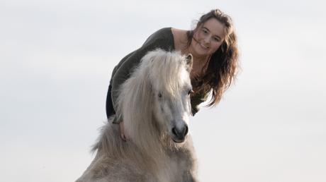 Lisa Keppeler aus Eppishausen ist mit ihrem Pony Kobe auf der Messe "Pferd International" Teil des Showprogramms.
