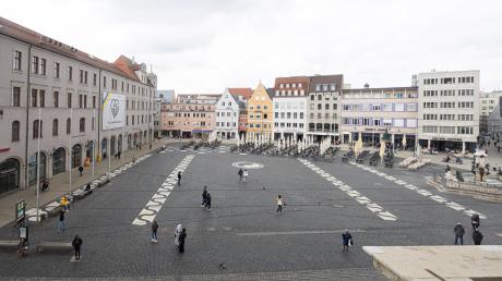 Die Alt-Augsburg-Gesellschaft wünscht sich eine Baumbepflanzung des Augsburger Rathausplatzes.