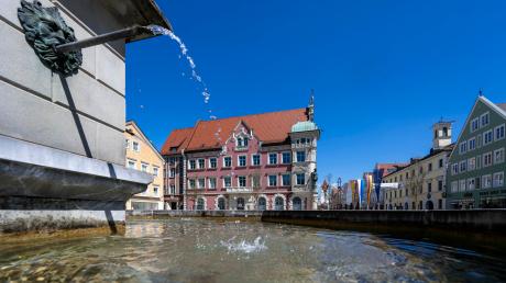 Die Stadt Mindelheim hat ihre Gebäude wie hier das Rathaus neu versichern müssen. Die bisherige Versicherung hatte gekündigt. In der Vergangenheit war es zu mehreren Wasserschäden gekommen.