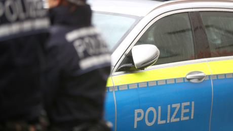Zeugen nach einer Unfallflucht in Unterschöneberg sucht die Polizei.