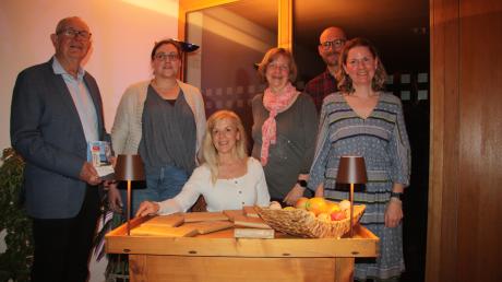 Sie gestalteten den literarischen Abend: (von links) Volker Schöning, Carolin Hieble, Karin Schultz, Alexandra Sann, Florian Schwarzenbach und Susanne Schillinger.
