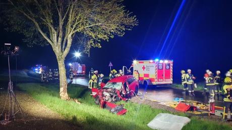 Zwischen Babenhausen und Oberschönegg ist ein Autofahrer bei einem Verkehrsunfall schwer verletzt worden.