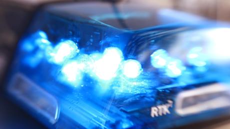 Bei einem Polizeieinsatz in Kleinaitingen hat eine 33-Jährige randaliert. 